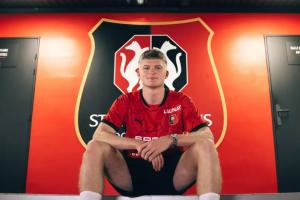 开云-罗马诺：帕尔马有意雷恩21岁中场乔丹-詹姆斯，正在推进转会谈判