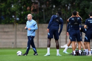 开云官网-官方：谢周三任命助理教练亨里克-佩德森为球队新任主帅