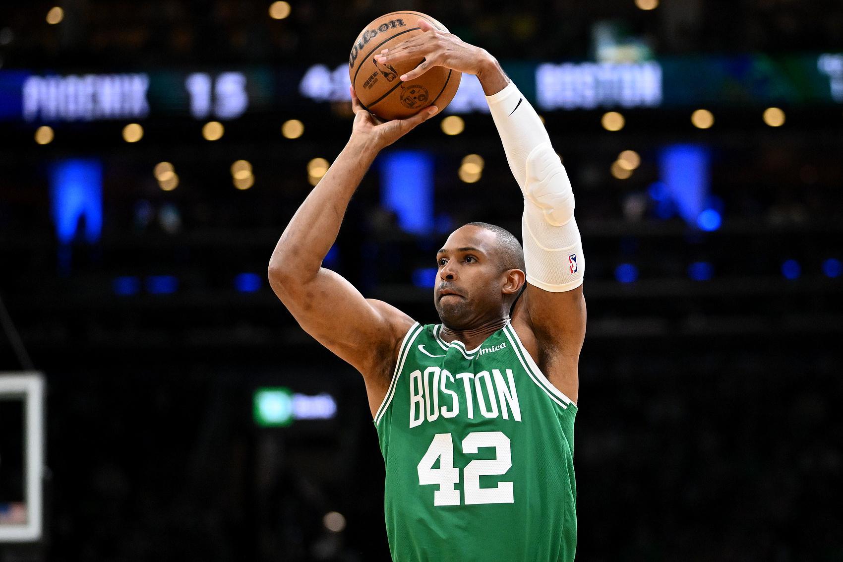 开云官网-勇士消息：首笔签约出炉，库里夫妇狂撒狗粮，格林百分大战敲定