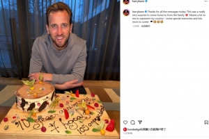 开云官网-凯恩在家收获英格兰队首秀10周年蛋糕：对我来说这意味着很多