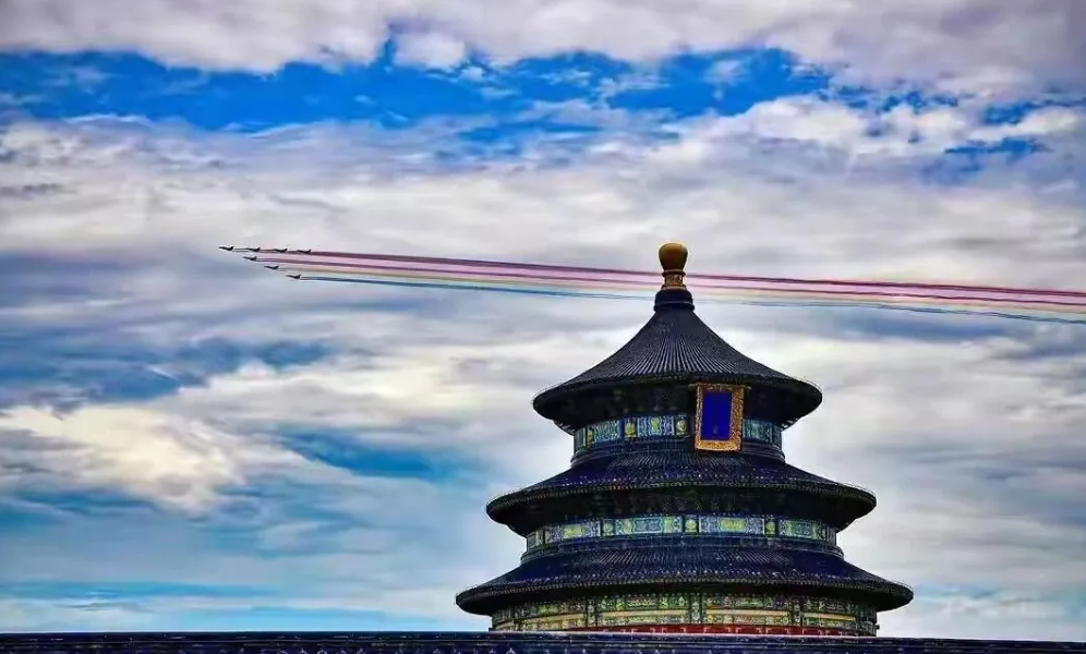 开云官网-装备太强大！在国外大杀四方的歼10，回国阅兵只配拉彩烟！