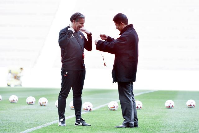 开云-海港董事长现场“授衔”哈维尔：从今天起成为一家人